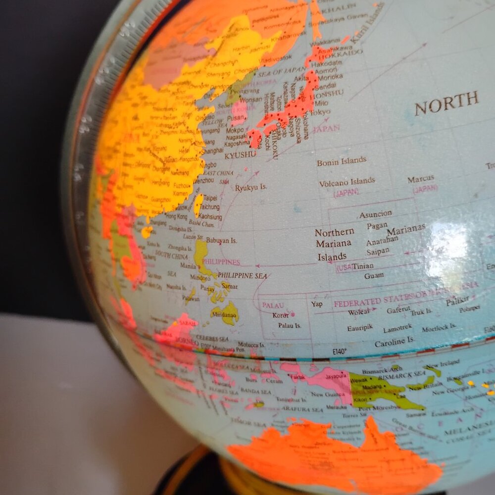 10" Illuminated Rotating Globe On Stand - Picture 4 of 13